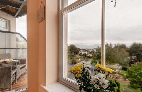 Tenby House | 2 Bed in Tenby 89981