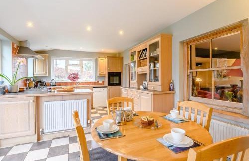 Tiverton House | 2 Bed in Tiverton 77884