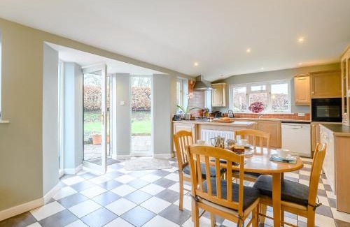 Tiverton House | 2 Bed in Tiverton 77884