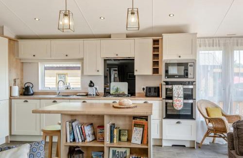 Ryde Cabin | 2 Bed in Upton oc-h32761