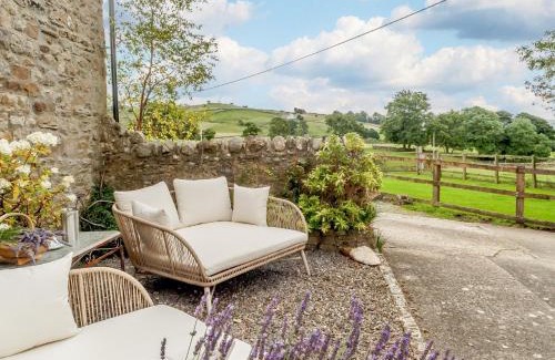 Eastgate House | 2 Bed in Westgate 93111