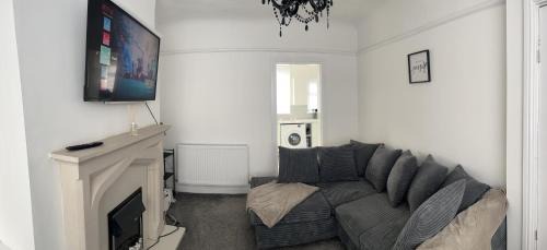 Liverpool House | 2 Bed Property with parking