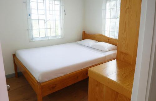 St. Patrick House | 2-Bed-Sleeps 5-Private terrace-Sea View-Parking