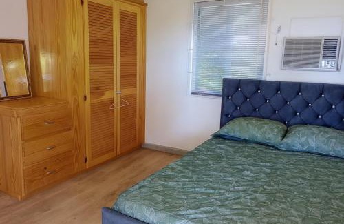 St. Patrick House | 2-Bed-Sleeps 5-Private terrace-Sea View-Parking