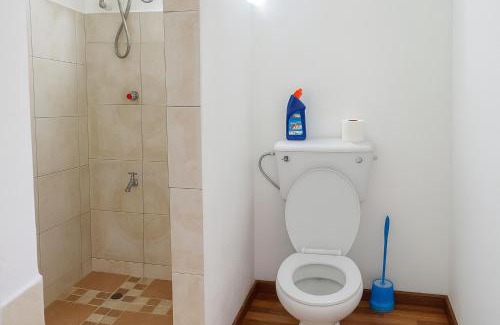 St. Patrick House | 2-Bed-Sleeps 5-Private terrace-Sea View-Parking