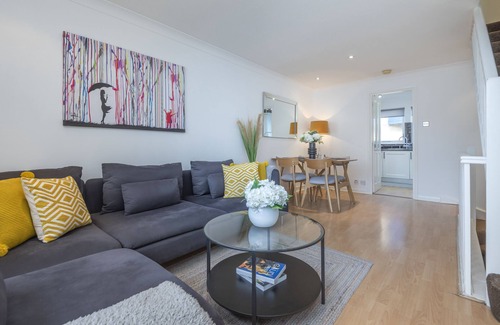 Bow House | 2 Bed Town House With Garden in Hackney, London