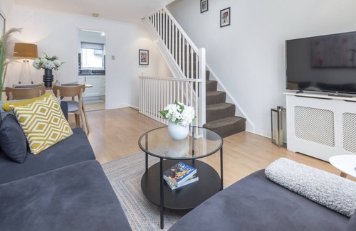 Bow House | 2 Bed Town House With Garden in Hackney, London