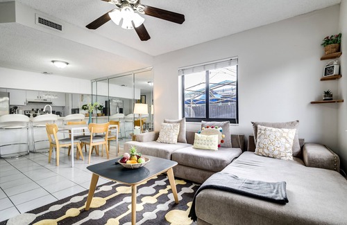 Coral Terrace House | 2 Bed2 Bath House with Backyard Jacuzzi