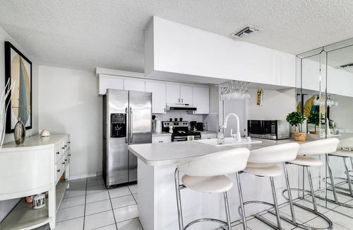 Coral Terrace House | 2 Bed2 Bath House with Backyard Jacuzzi