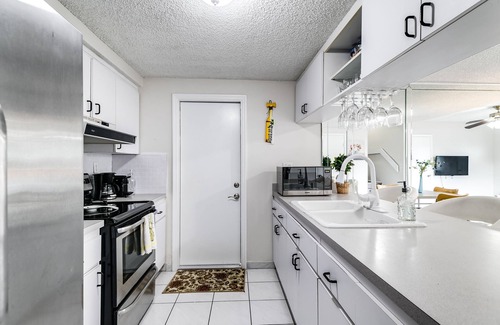 Coral Terrace House | 2 Bed2 Bath House with Backyard Jacuzzi