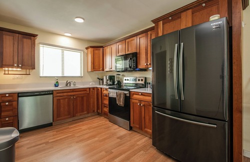 Fashion Square Condo | 2 Bedrm Condo in Heart of Old Town