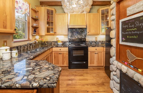 Westchase Cottage | 2 bedroom, 1.5 bath, cottage, close to airport, beaches and attractions