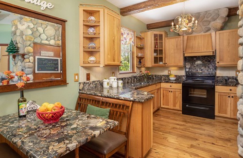 Westchase Cottage | 2 bedroom, 1.5 bath, cottage, close to airport, beaches and attractions