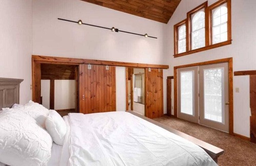 Campbelltown Bed & Breakfast | 2 bedroom, 1.5 baths, full kitchen, comfortable living space with free parking