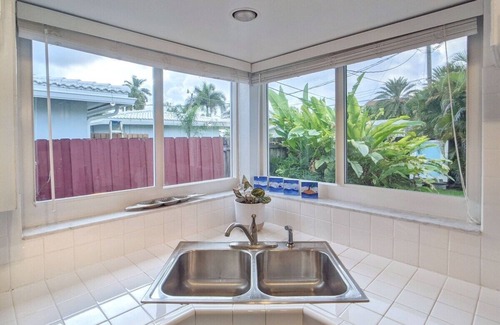 Middle River Terrace House | 2 bedroom, 1 bathroom home, 2 kayaks, around the corner from neighborhood dock