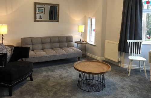 Bare Apartment | 2 Bedroom, 2 Bathroom High End spacious Holiday Accommodation