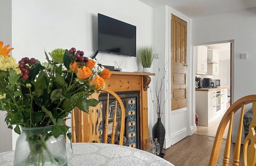 Taff's Well Cottage | 2 bedroom accommodation in Taff&rsquo;s Well, near Cardiff