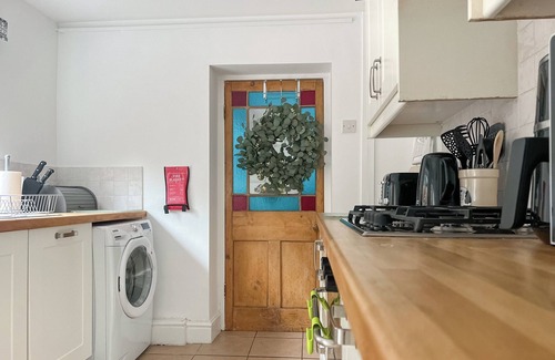 Taff's Well Cottage | 2 bedroom accommodation in Taff&rsquo;s Well, near Cardiff