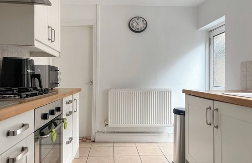Taff's Well Cottage | 2 bedroom accommodation in Taff&rsquo;s Well, near Cardiff