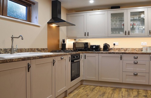 Arnold Cottage | 2 bedroom accommodation in Baswick, near Driffield