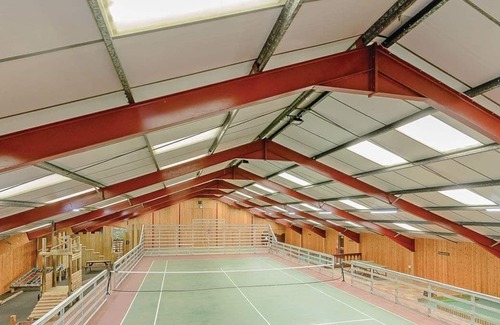 Edwinstowe Cabin | 2 bedroom accommodation in Sherwood Forest, Rufford