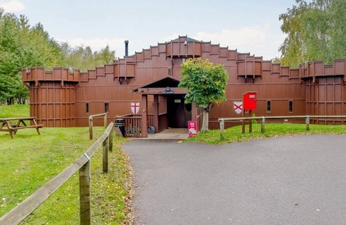 Edwinstowe Cabin | 2 bedroom accommodation in Sherwood Forest, Rufford