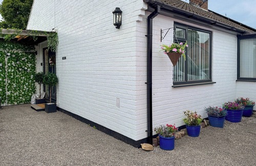 Alne Cottage | 2 bedroom accommodation in Tollerton, near York