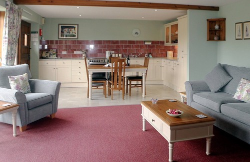Hele Cottage | 2 bedroom accommodation in Muddiford, near Barnstaple