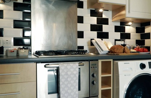 Peterborough Apartment | 2 bedroom apartment with a large balcony.