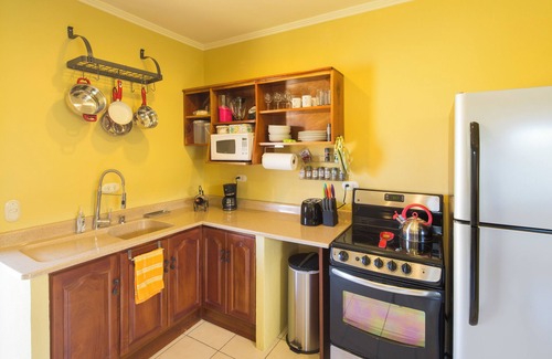 Ciudad Colon Apartment | 2-bedroom apartment in charming Cuidad Colon with WiFi.