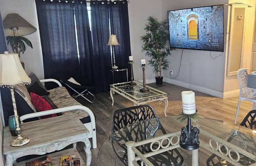 Las Vegas Apartment | 2-bedroom apartment in superb Las Vegas with AC