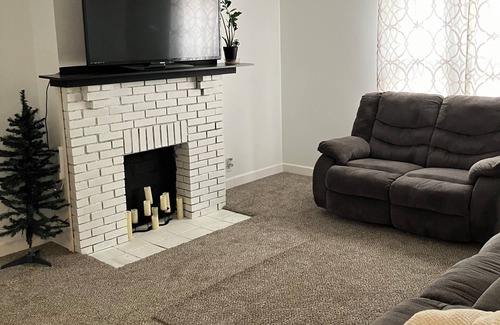 Cambridge Apartment | 2-bedroom apt in Cambridge close to i70/77 & walking distance to downtown