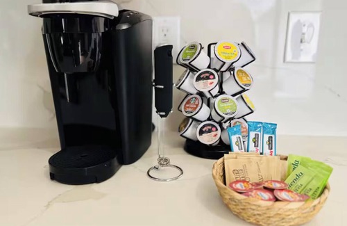 Groveport Condo | 2 Bedroom Beautiful Condo 10 minutes from Downtown Columbus + Gym & Pool Access!