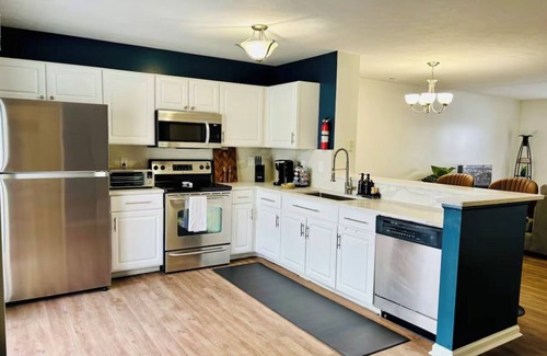 Groveport Condo | 2 Bedroom Beautiful Condo 10 minutes from Downtown Columbus + Gym & Pool Access!