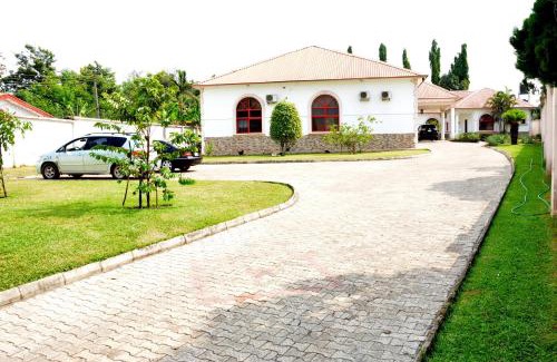 Ibadan Ski Chalet | 2 Bedroom Bungalow in Alalubosa GRA