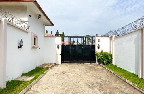 Ibadan Ski Chalet | 2 Bedroom Bungalow in Alalubosa GRA