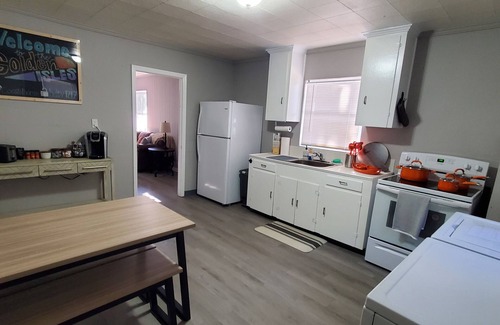 Brunswick House | 2 bedroom Coastal bungalow minutes from St Simons