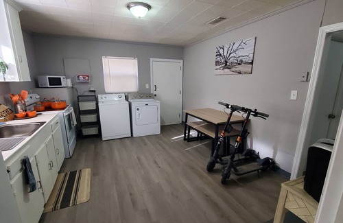 Brunswick House | 2 bedroom Coastal bungalow minutes from St Simons