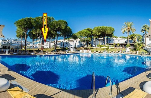 Urbanizacion Hacienda las Chapas House | 2 Bedroom Corner Townhouse for 6 guests. Walking Distance to EVERYTHING. NO CAR