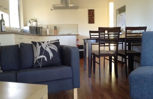 Pokolbin Ski Chalet | 2 Bedroom Cottage overlooking the Vineyard