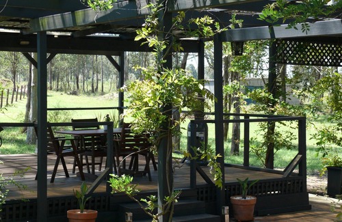 Pokolbin Ski Chalet | 2 Bedroom Cottage overlooking the Vineyard