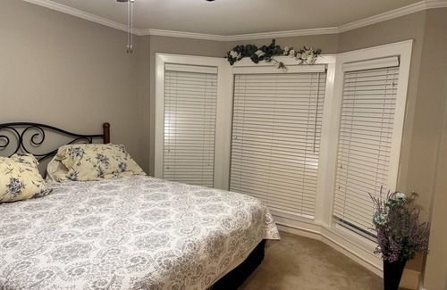 Cornelia Other | 2-bedroom farmhouse on the Chattahoochee River. Kayaking, fishing, hot tub.