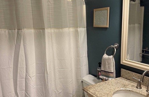 Cornelia Other | 2-bedroom farmhouse on the Chattahoochee River. Kayaking, fishing, hot tub.