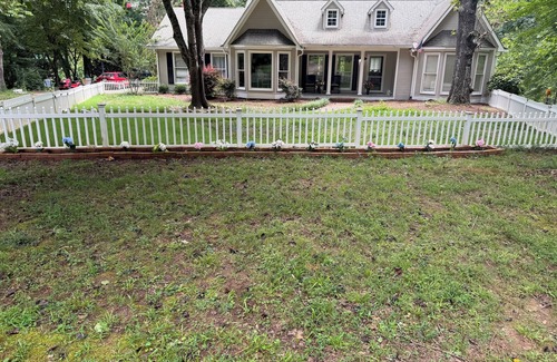 Cornelia Other | 2-bedroom farmhouse on the Chattahoochee River. Kayaking, fishing, hot tub.