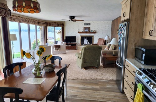 New Carlisle House | 2 bedroom house UNWIND & ENJOY