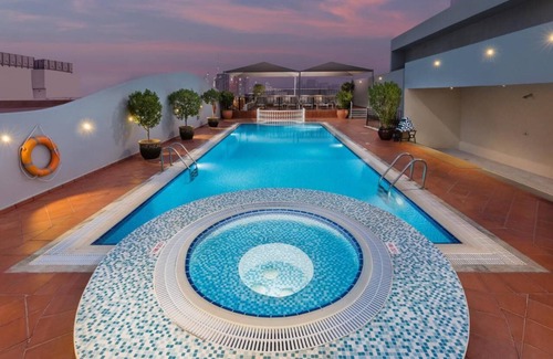 Al Mankhool Apartment | 2-Bedroom Interconnecting Apartment close to BurJuman Mall Bur Dubai