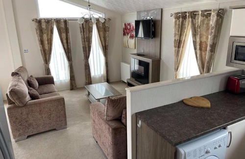 Porthcawl House | 2 Bedroom Lodge - Honeysuckle 95, Trecco Bay