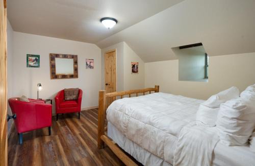 Bozeman Apartment | 2 Bedroom Loft on Horse, Goat, Donkey and Cow Farm