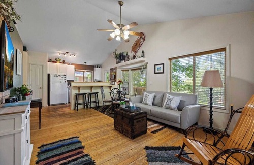 Tuolumne Cabin | 2 Bedroom Mountain Cabin with Wellness Retreat Upgrades Near Yosemite and Dodge Ridge Ski Resort