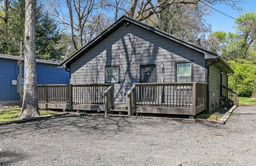 Clarkdale Apartment | 2 bedroom Rustic Duplex-Free Parking